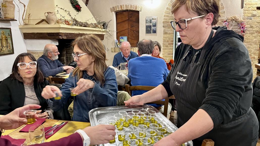 Degustazione dei monovarietali della provincia di Chieti