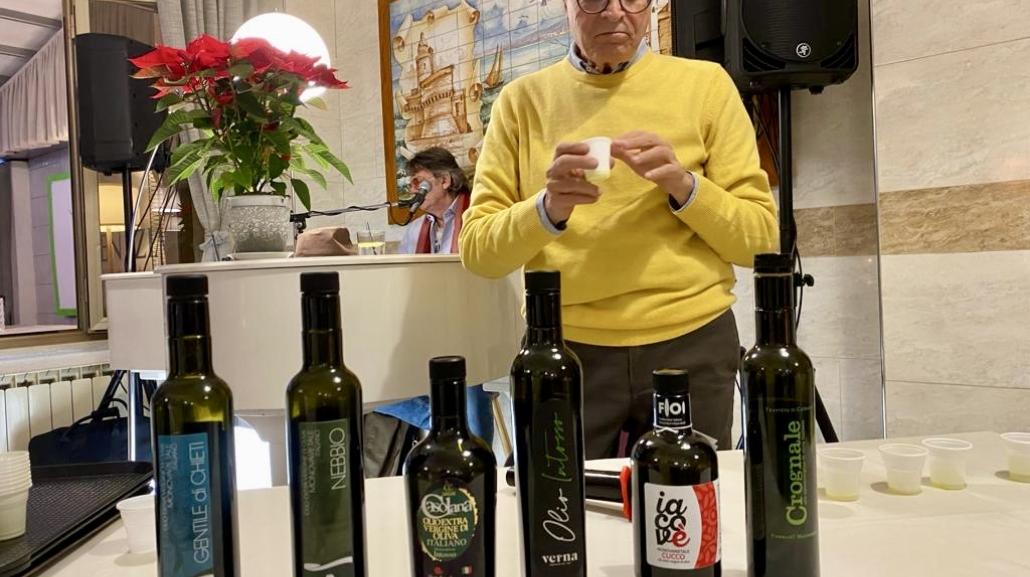 Bruno Scaglione durante la degustazione a Vasto